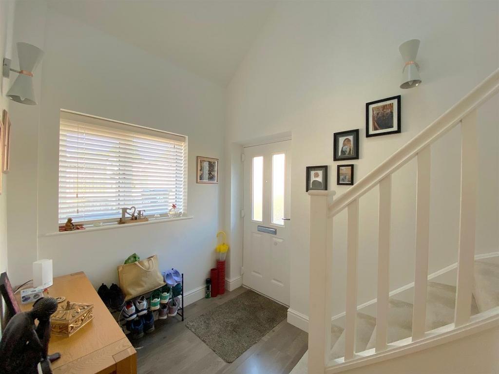 56 C Haslam Crescent - Hall2.jpg