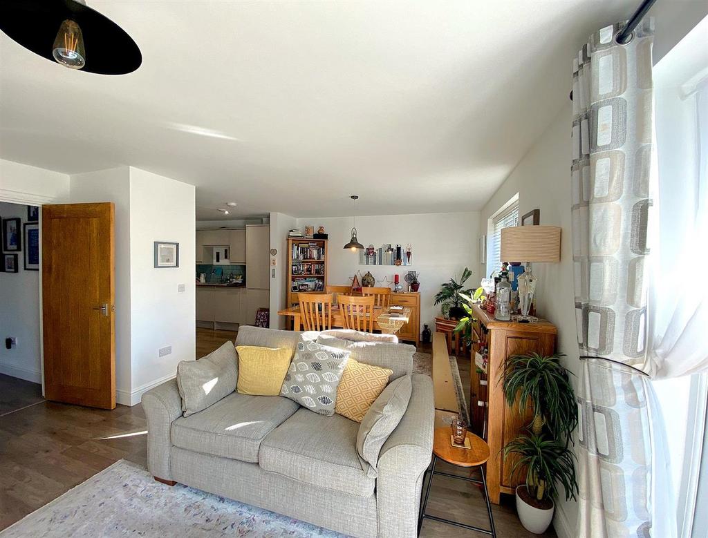 56 C Haslam Crescent - Lounge3.jpg