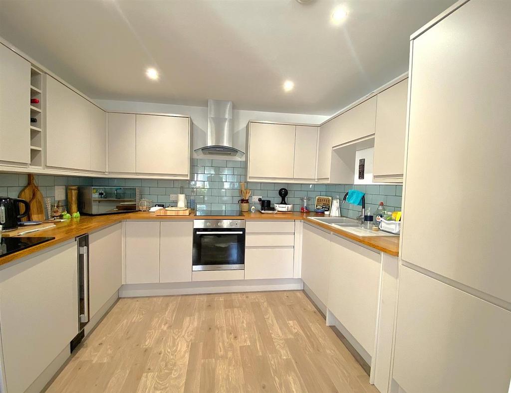 56 C Haslam Crescent - Kitchen.jpg