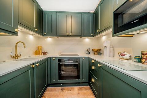2 bedroom flat to rent, Oaklands Grove, London W12