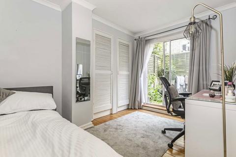 2 bedroom flat to rent, Oaklands Grove, London W12