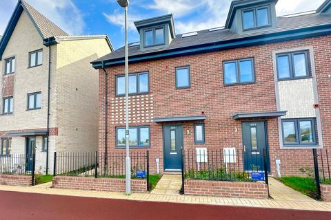 4 bedroom end of terrace house to rent, Barrosa Way, Whitehouse, Milton Keynes, MK8
