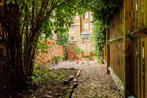 2 bedroom flat to rent, Mountgrove Road, Finsbury Park