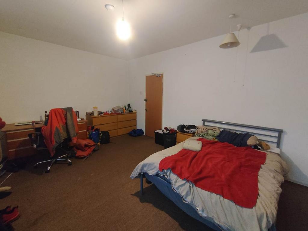 First Floor Front Be