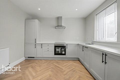 3 bedroom end of terrace house for sale, Somerton Road, Newport