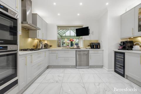 undefined, Links Avenue, Gidea Park, RM2