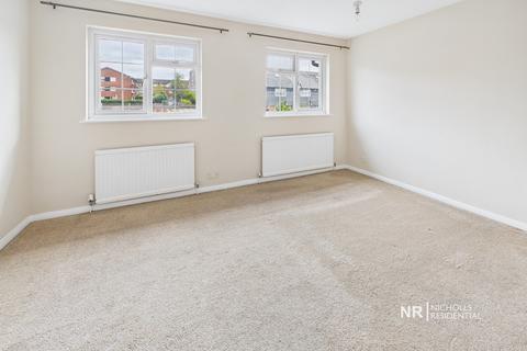3 bedroom terraced house to rent, Middle Lane, Epsom, Surrey. KT17