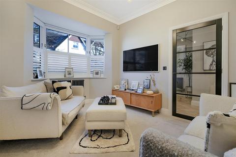 4 bedroom end of terrace house to rent, Gatcombe Crescent, Ascot