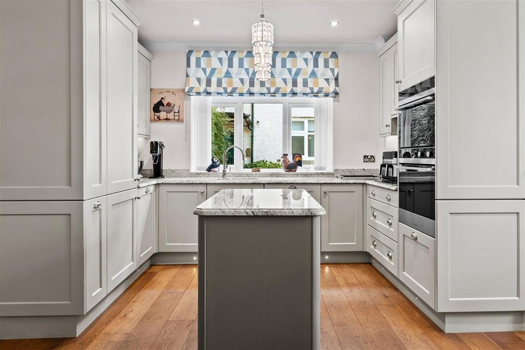 Living room and kitchen-5.jpg