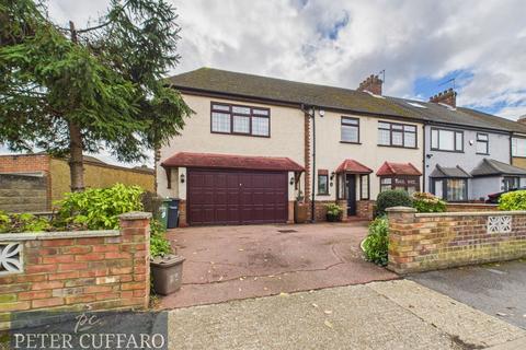 Hillview Gardens, Waltham Cross EN8