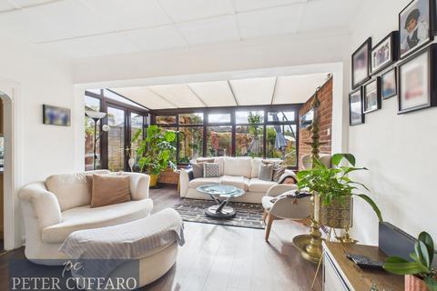 undefined, Hillview Gardens, Waltham Cross EN8
