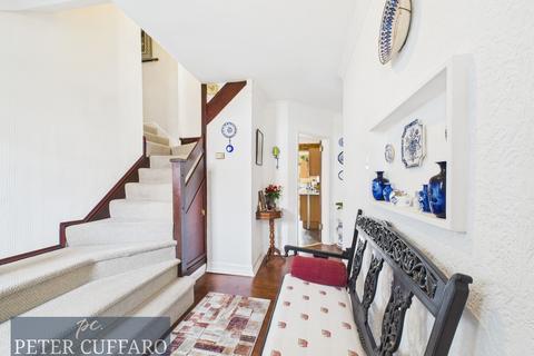 undefined, Hillview Gardens, Waltham Cross EN8