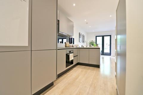 1 bedroom apartment to rent, Gunnersbury Avenue, Ealing, London, W5