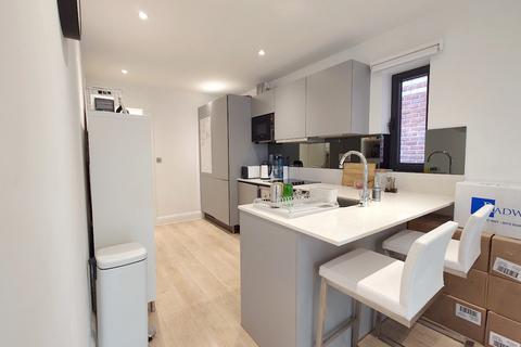 1 bedroom apartment to rent, Gunnersbury Avenue, Ealing, London, W5