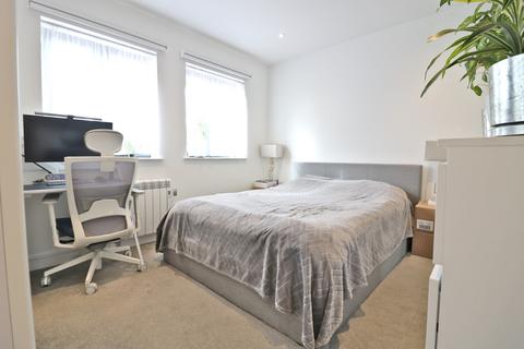 1 bedroom apartment to rent, Gunnersbury Avenue, Ealing, London, W5