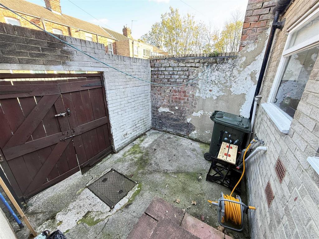 Wilberforce Yard.jpg