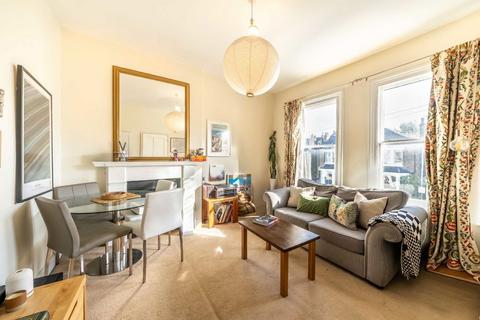 2 bedroom flat for sale, Sugden Road, London SW11