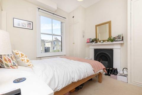 2 bedroom flat for sale, Sugden Road, London SW11