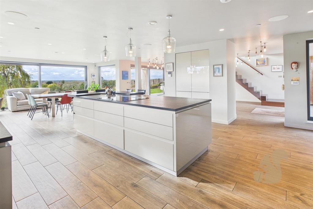 CAM03877 G0-PR0270-STILL002.jpg