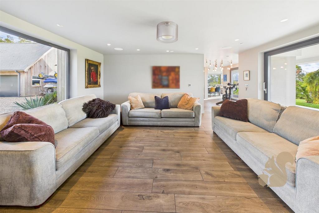 CAM03877 G0-PR0270-STILL010.jpg