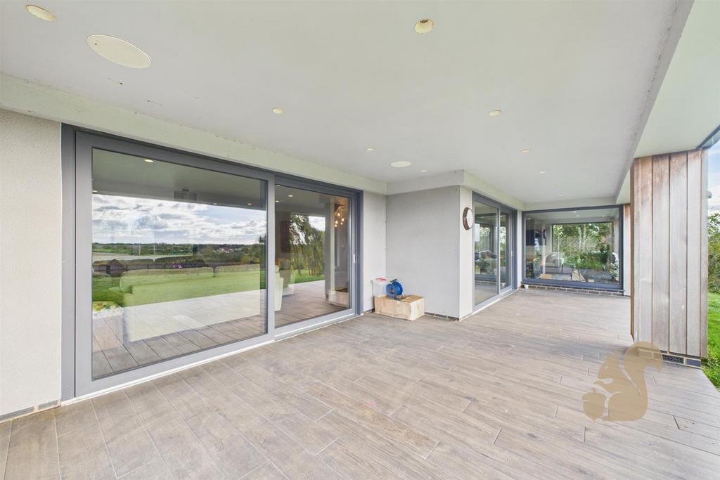 CAM03877 G0-PR0270-STILL018.jpg