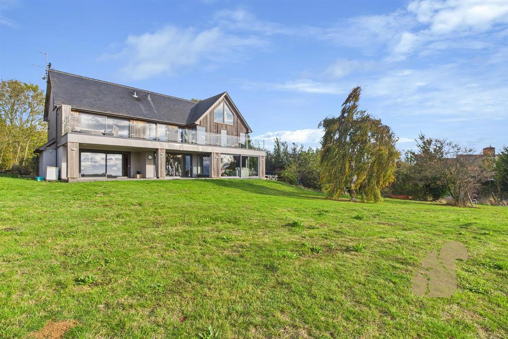 CAM03877 G0-PR0270-STILL014.jpg