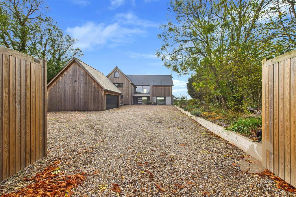 CAM03877 G0-PR0270-STILL061 (1).jpg