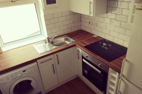 2 bedroom flat to rent, Wyeverne Road, Cathays,