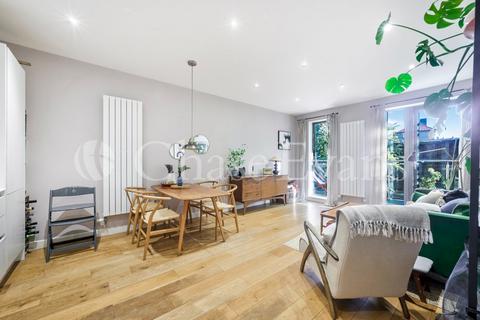 2 bedroom flat for sale, Waleorde Road, Walworth, London, SE17
