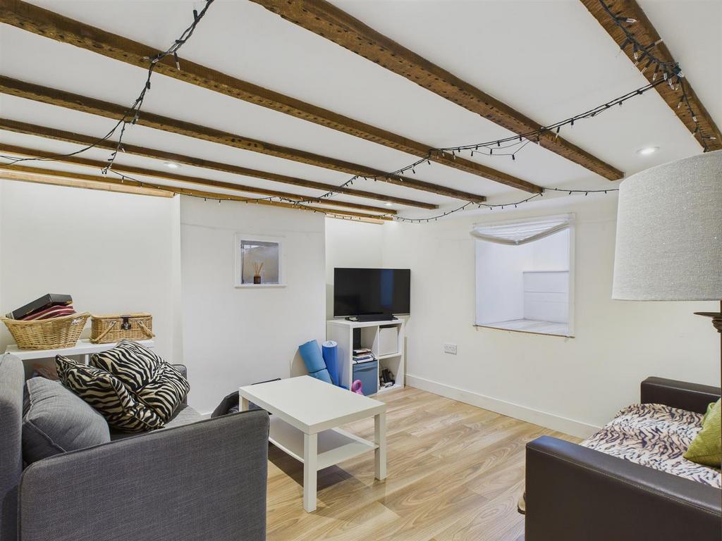 CAM03972 G0-PR0163-STILL028.jpg