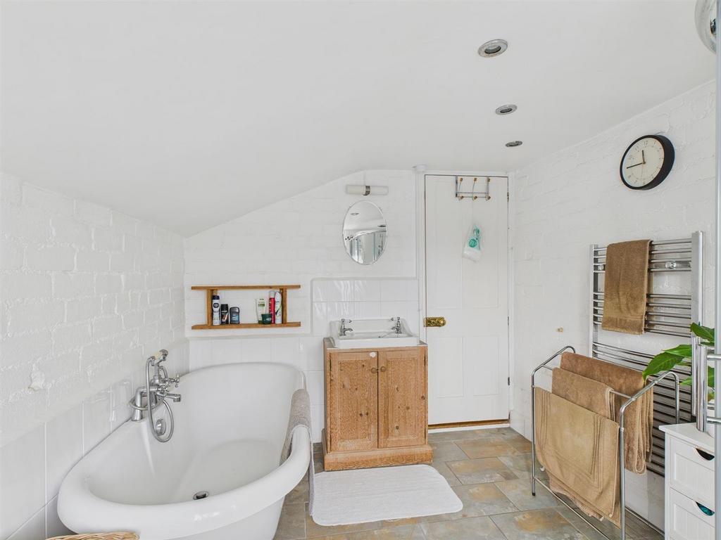 CAM03972 G0-PR0163-STILL020.jpg