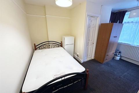 House share to rent, Ross Road, South Norwood, SE25 6TN