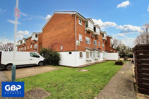 1 bedroom flat to rent, Braithwaite Avenue, Romford, RM7