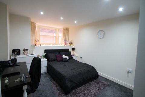 2 bedroom flat to rent, Hanover Square, Leeds LS3