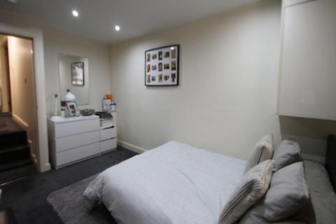 2 bedroom flat to rent, Hanover Square, Leeds LS3