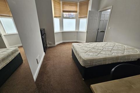 6 bedroom house to rent, Ridgeway Terrace (Delph Lane), Leeds LS6