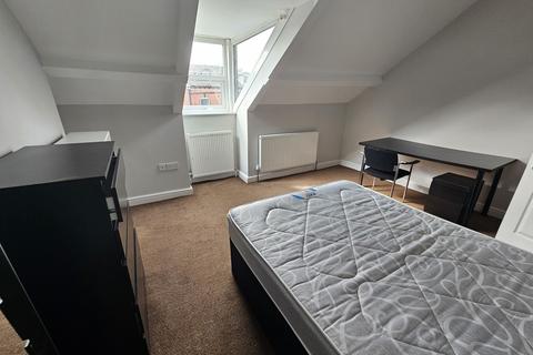 6 bedroom house to rent, Ridgeway Terrace (Delph Lane), Leeds LS6