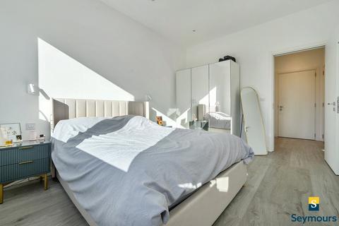 1 bedroom flat for sale, Ladymead, Surrey GU1