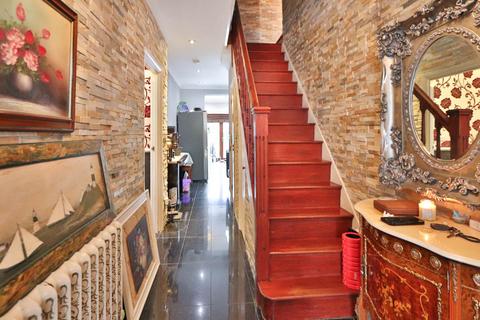4 bedroom semi-detached house for sale, West Barnes Lane, New Malden