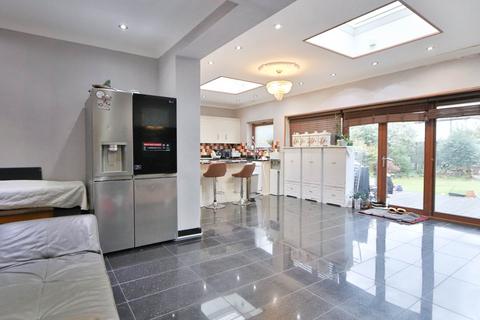4 bedroom semi-detached house for sale, West Barnes Lane, New Malden