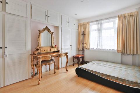 4 bedroom semi-detached house for sale, West Barnes Lane, New Malden