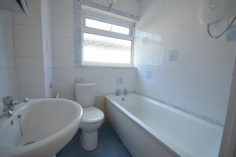 2 bedroom maisonette to rent, Erith Crescent, RM5 3JJ