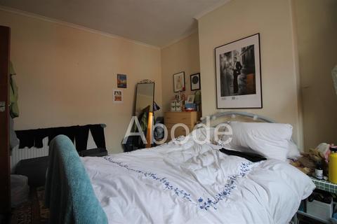 2 bedroom house to rent, Harold Grove, Hyde Park, Leeds