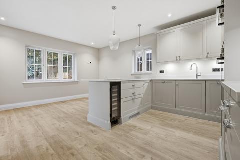 4 bedroom detached house for sale, Hall Lane, Shenfield, Brentwood, CM15