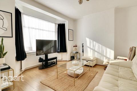 3 bedroom end of terrace house for sale, Benton Road, Ilford