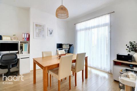 3 bedroom end of terrace house for sale, Benton Road, Ilford
