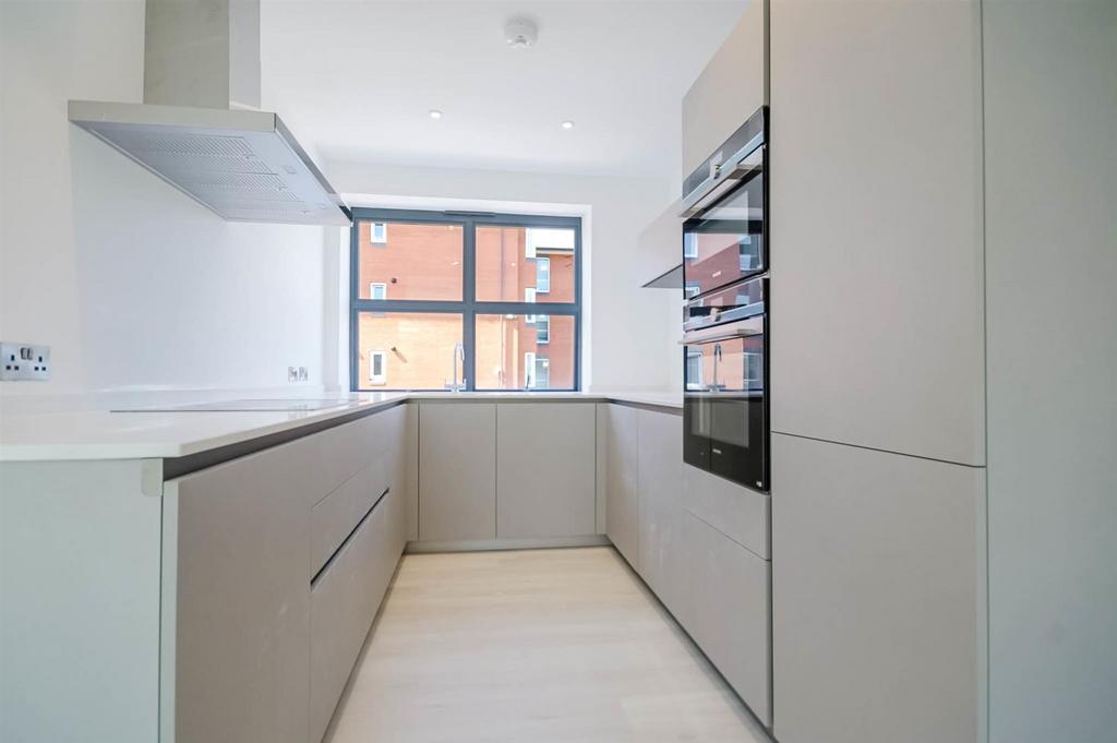 2-bed-apartment-cheltenham (2).jpg