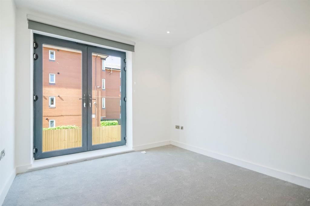 2-bed-apartment-cheltenham (5).jpg