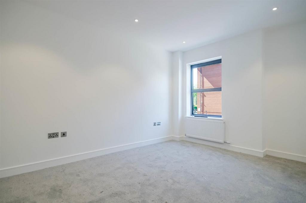 2-bed-apartment-cheltenham (6).jpg