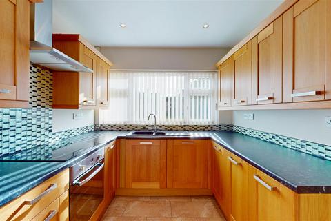 3 bedroom detached house to rent, Copthorne Road, Copthorne, Shrewsbury